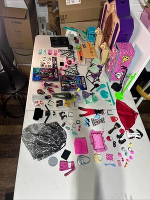 Monster High School Playset Original Fold-Up Complete W/ DVDs, Fashion Packs Etc - Image 1 of 4