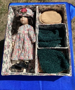 MUÑECA CAJA SOMBRERO WENDY Linda Steele vintage con accesorios porcelana 12" 254/2000 - Imagen 1 de 19
