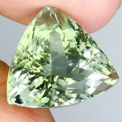 Trilliant Cut Natural Top Rich Green Amethyst Brazil VVS 24.77ct 17mm Gemstone - Image 1 of 4