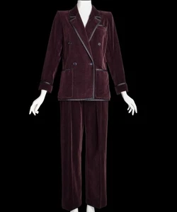 Traje Yves Saint Laurent Años 70 Marrón Pana Esmoquin Bordado Talla FR 40/S
- Imagen 1 de 9