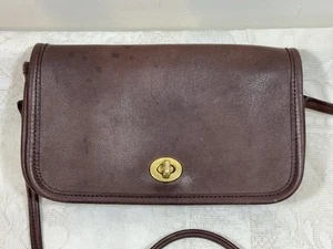 Vintage Coach Dinky Turn Lock Umhängetasche Mahagoni Leder 9375 LESEN - Bild 1 von 12