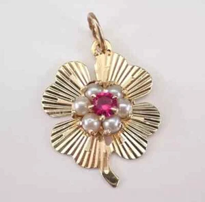 1Ct Round Cut Lab-Created Pearl Vintage Clover Pendant 14K Yellow Gold Plated - Picture 1 of 6