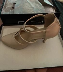 BRAND NEW IN BOX CITY CHIC "IZZY" MED HEEL NATURAL COLOR & ZIP BACK SIZE 9 EU 40 - Picture 1 of 6