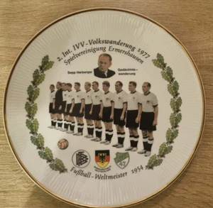 WM 1954 SAMMLER - TELLER, sehr groß, ca, 23,5 cm, HERBERGER-GEDÄCHTNIS W. SELTEN - Bild 1 von 3