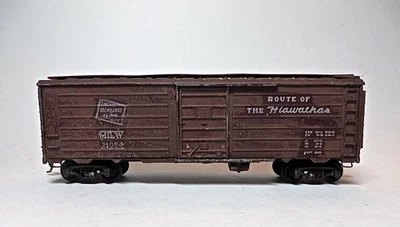 HO Craftsman Built Metal Milwaukee Route of the Hiawathas Boxcar LOW SHIP - Image 1 of 4