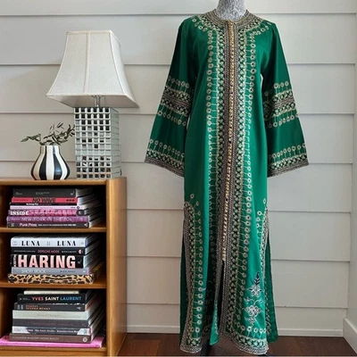 Vestido Kaftan marroquino vintage da década de 1970 com bordado metálico dourado - Imagem 1 de 4