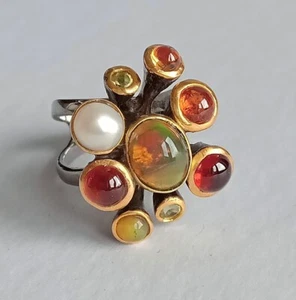 ANELLO IN ARGENTO STERLING 925 BRUNITO CON OPALI DI WELO E ESSONITI NATURALI - Foto 1 di 9