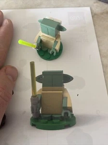 6525757 LEGO Yoda Buildable Event With Folded Instructions - Picture 1 of 7