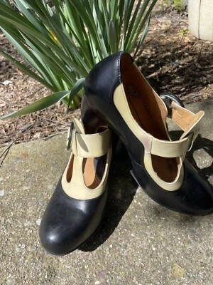 BOMBA DE MUJER JOHN FLUEVOG SEGUNDA MANO TALLA 7,5 ARBUS MARYJANE BLANCO Y NEGRO Foto 1 de 4