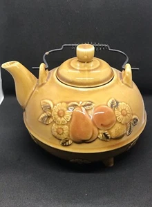 Vintage Royal Sealy Teekanne, goldbraun Blumen Obst mit Drahtgriff, Japan - Bild 1 von 8
