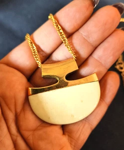 collana con ciondolo in smalto panna vintage americana anni 60 Trifari - Picture 1 of 4