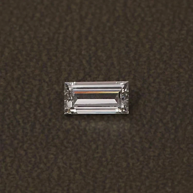 Diamante cultivado de laboratorio CVD premium 1 quilate corte baguette color D VVS1 certificado de claridad Foto 1 de 4
