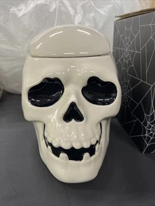 2017 Macy’s Martha Stewart 10” Halloween Skull Cookie Jar - RARE - SH/195 - Picture 1 of 8