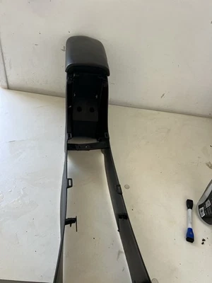 Chevrolet Monte Carlo SS 2002 reposabrazos consola central delantera fabricante de equipos originales Foto 1 de 4