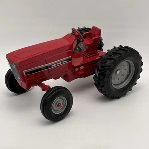 Vintage Ertl Red International Harvester IH Farm Tractor 1/16 Scale USA Made - Bild 1 von 14