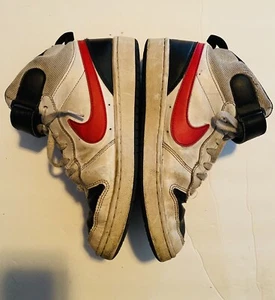 Nike Jungen Court Borough Mid 2 Jugend Größe US 6Y schwarz/rot/weiß Schuh CD7782-110 - Bild 1 von 4