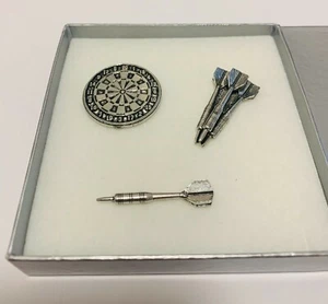 DART 3 PEWTER PIN BADGE GIFT SET IN GREY BOX BIRTHDAY CHRISTMAS DART LOVERS - Picture 1 of 6