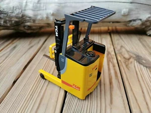 TCM FRB-VIII Electric Reach Forklift Trucks Diecast 1/20 Scale Model - Picture 1 of 7