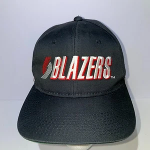 Sports Specialties Trail Blazers Snapback Cap 'The Twill' Dual Block Spell-Out - Bild 1 von 9