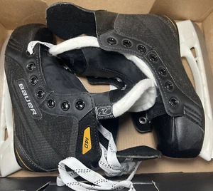Bauer Supreme S140 Jugend Hockey Schlittschuhe Größe Y12R Schuhgröße Y13 US schwarz - Bild 1 von 1