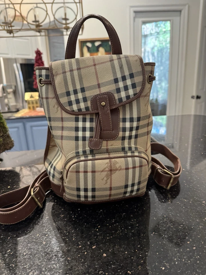 Mochila Burberry mediana Foto 1 de 4