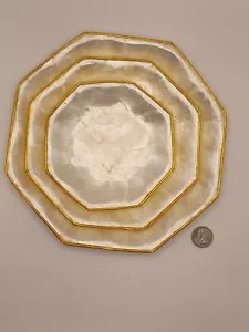 Set di 3 piastre di nidificazione Ottagonale Capiz Shell bordo oro 9,5 7,5 e 5,5 - Foto 1 di 9