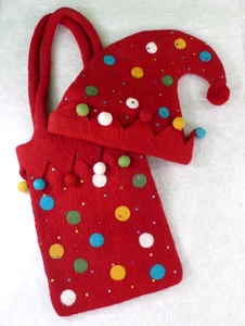 NEU OHNE ETIKETT HANDGEFERTIGT GEFILZTE WOLLMISCHUNG WEIHNACHTEN TASCHE & MÜTZE SET ROT BUNT - Bild 1 von 4