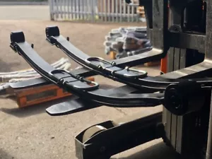 VW CRAFTER / MAN TGE 2 LEAF HEAVY DUTY LEAF SPRINGS (PAIR) + U BOLTS 2017 ON - Picture 1 of 1