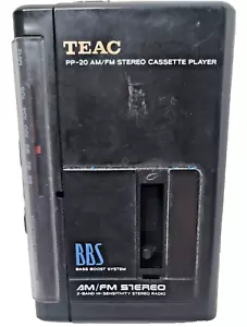 TEAC Lettore di cassette portatile radio stereo AM/FM *PARTE PLASTICA MANCANTE* (T26) - Foto 1 di 4