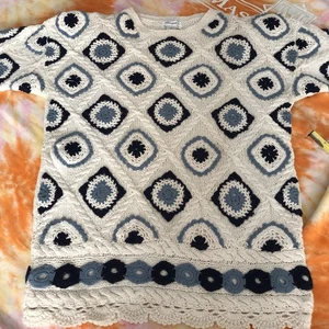 Suéter Vintage Bohemio Azul Tonos Para Mujer Talla M Crochet Cuadrados Tejido 3D - Imagen 1 de 19