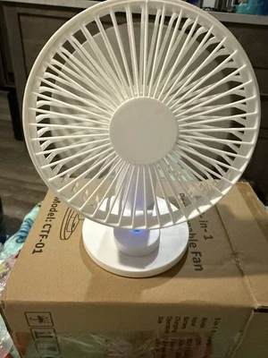 Mini ventilador recargable 3 en 1 Foto 1 de 2