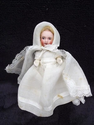 ancienne petite poupée miniature tête porcelaine de communion - Photo 1/4