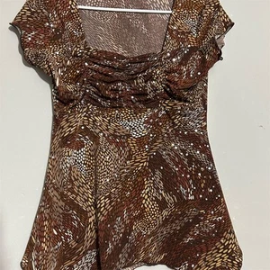 Brown Floral Faux Top  Women's Size Small Short Sleeve Casual - Picture 1 of 5