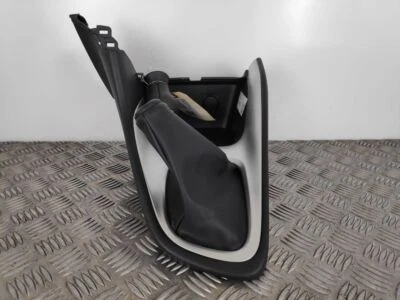 Toyota Yaris P21 2023, PA1, PH1 cambio de marchas/polaina   Foto 1 de 4