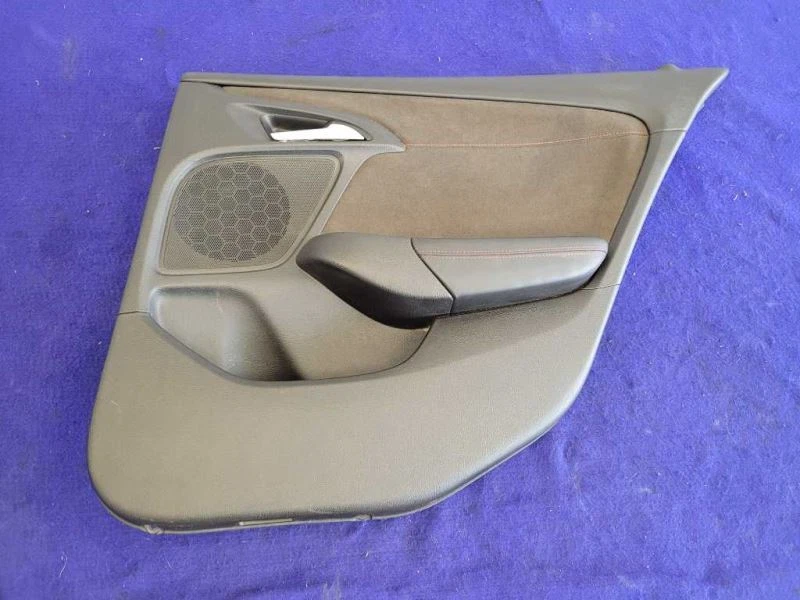 Chevrolet SS 2014-2017 6,2 L sedán pasajero puerta trasera derecha panel tarjeta embellecedor Foto 1 de 4