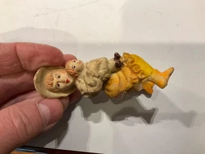 ANTICA BAMBOLA BISQUE IN MINIATURA bambina con bambola solo cavaliere a cavallo - Foto 1 di 8