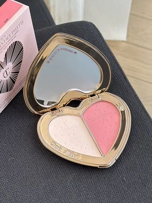 Paleta de polvo iluminadora y rubor Charlotte Tilbury FLAWLESS PINK Beauty Soulmates Foto 1 de 4