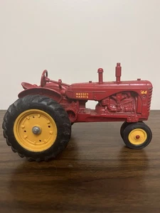 Vintage Massey-Harris 44 Traktor 1:16 Diecast Metallmodell - Massey Ferguson - Bild 1 von 6
