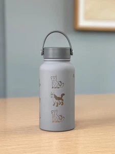 Poochyena Mightyena Bottiglia Acqua Bicchiere Caffè Inciso, Carino Dormire - Foto 1 di 11
