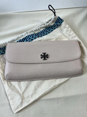 Bolso de Noche TORY BURCH Diana Clutch Rosa Claro Plata Logo Bolso para el Polvo Incluido Foto 1 de 4