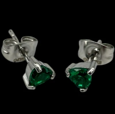 ORECCHINI DONNA FIRMATI SAGAPO' PUNTOLUCE  A BOTTONE CUORE VERDE IN ACCIAIO INOX - Immagine 1 di 4