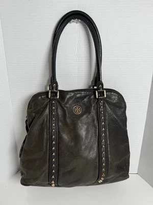 Сумка-тоут Tory Burch модель Pyramid с заклепками купольная кожаная с золотой фурнитурой - Изображение 1 из 4