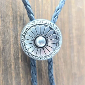 Moderne Westernkleidung silberfarbene klassische Kreis Bolo Lariat Krawatte Herren Accessoires - Bild 1 von 4