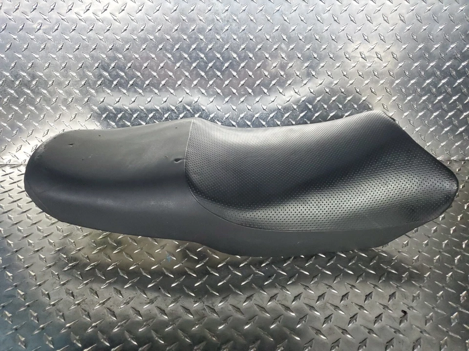 Сиденье в сборе S~ OEM 2000-2003 Suzuki Bandit 600 GSF600S S31F - Изображение 1 из 4