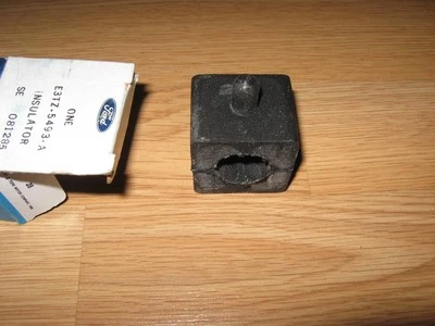 Isolador de barra estabilizador dianteiro NOS Ford E3TZ-5493-A 1983 - 1988 Ranger fabricante de equipamento original - Imagem 1 de 2
