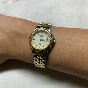 Seiko Sportuhr Damen Leuchtzifferblatt bicolor Datum rund 7N82-0261 Needs Batt - Bild 1 von 14