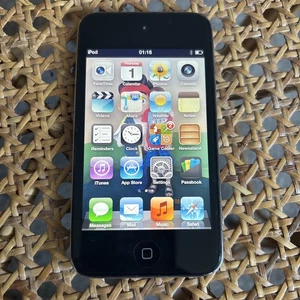 Apple iPod touch 2nd Generation 8GB - Picture 1 of 4