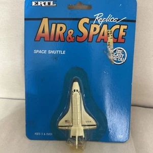 ERTL Space Shuttle 1535 Diecast NEW - Picture 1 of 3