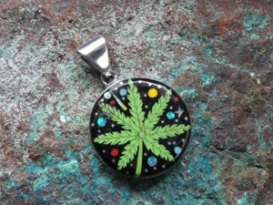Marihuana Blatt 420 Edelstein Opal Aluminium Sterlingsilber Legierung Anhänger AS95 - Bild 1 von 8