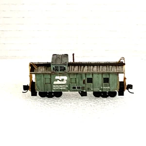 Micro-Trains N-Scale 10044062 Burlington Northern 11445 caboose Weathered NIB - Picture 1 of 6